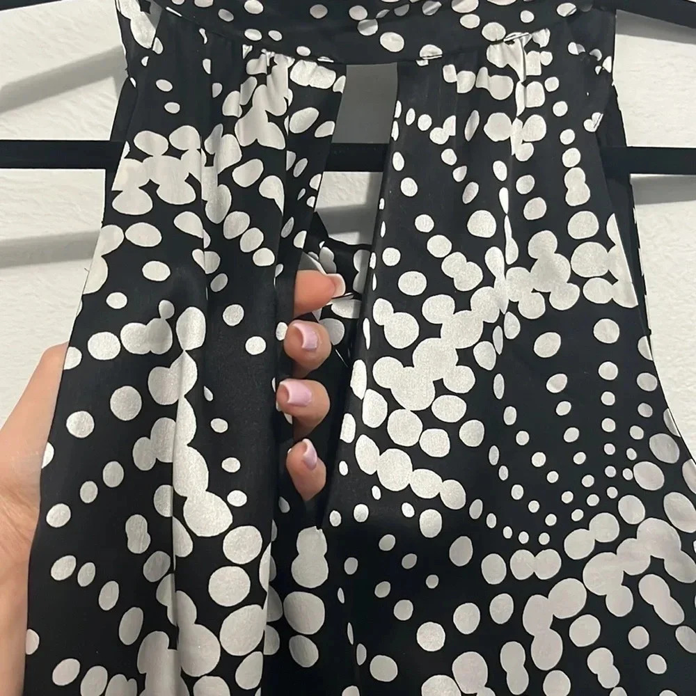 WHBM Black and white tie neck blouse. Sleeveless size Medium - Picture 4 of 6